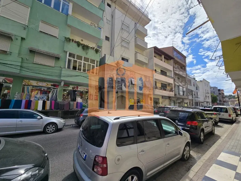 Pasuri të palujtshme komerciale 124 m² 2 kati