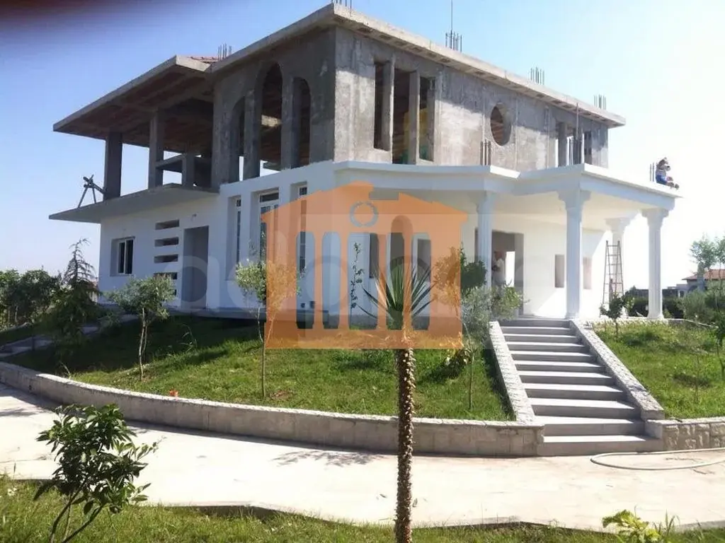 Vilë 605 m²