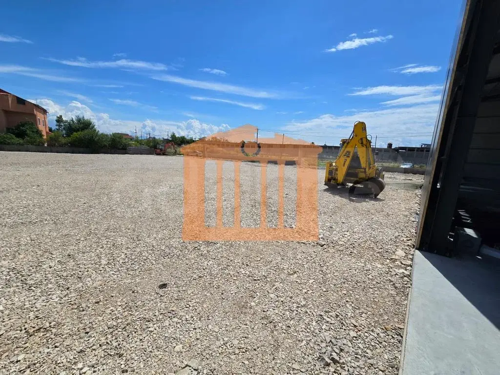 Pasuri të patundshme komerciale 1000 m² 1 kati