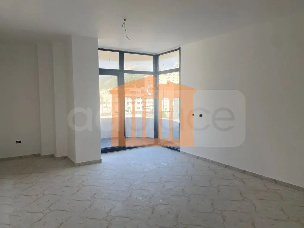 Apartament 1+2 dhoma 130 m² 5 kati