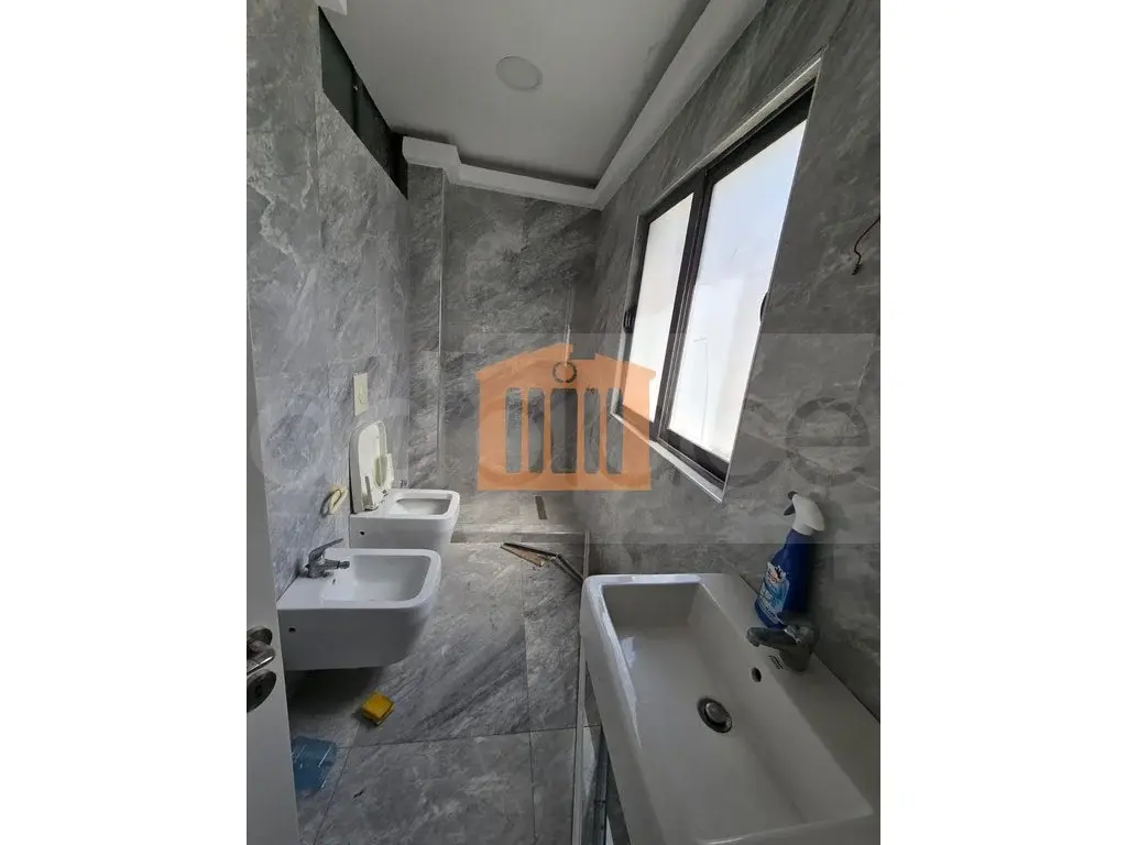 Pasuri të palujtshme komerciale 124 m² 2 kati