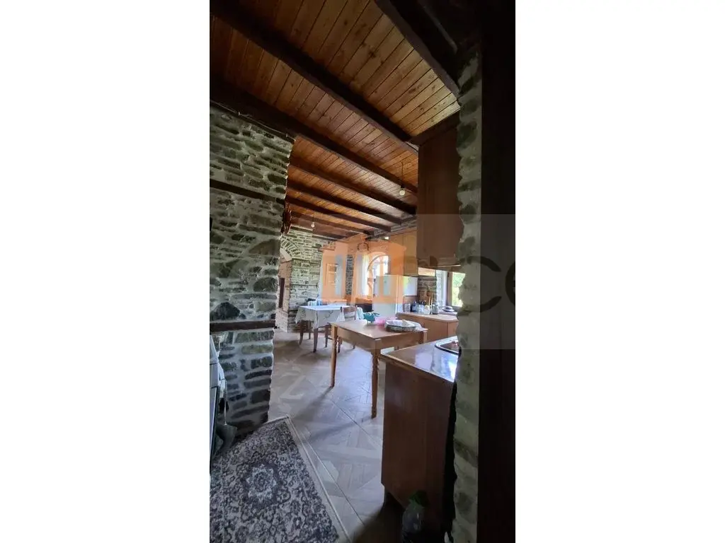 Vilë 930 m² 1 kati