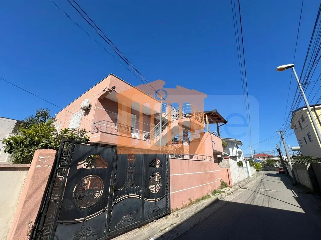 Vilë 280 m² 1, 2 kati