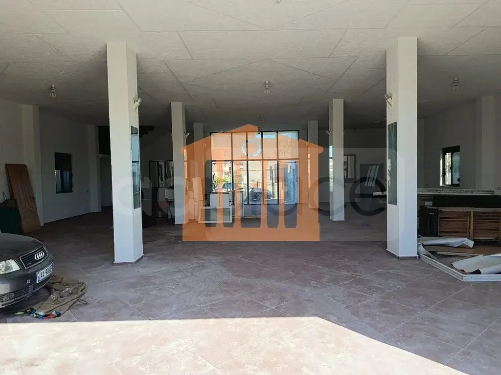 Pasuri të patundshme komerciale 300 m²