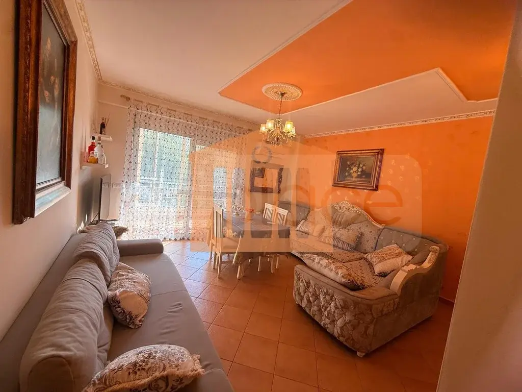 Apartament 1+1 dhoma 90 m² 3 kati