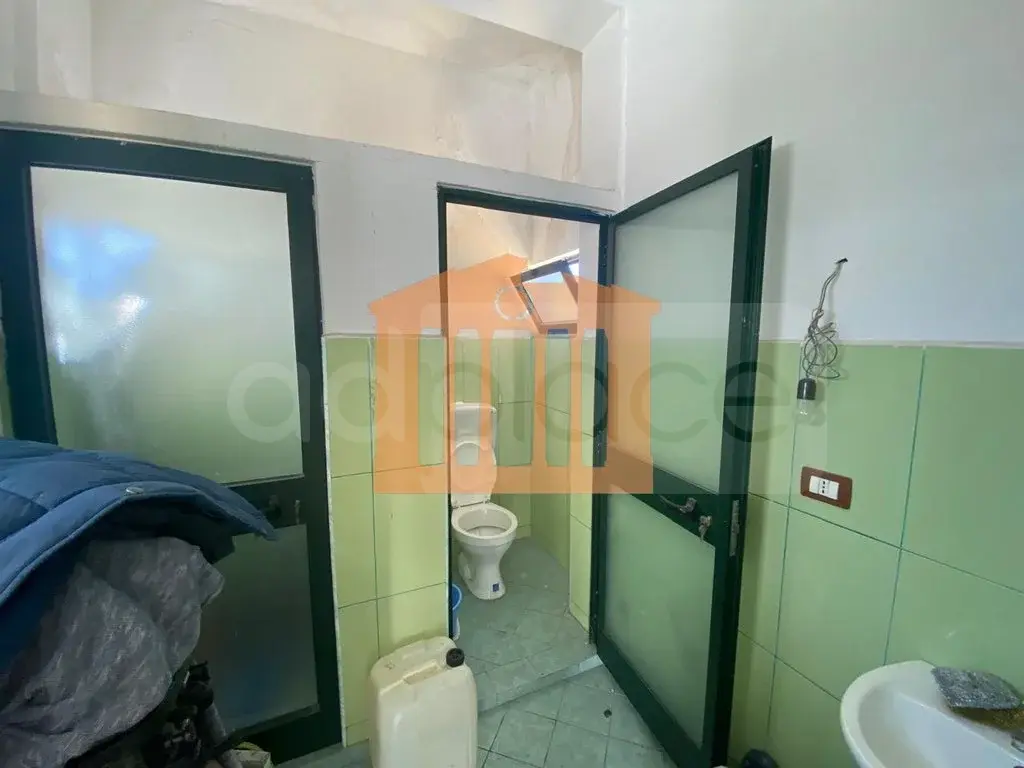 Pasuri të patundshme komerciale 130 m² 2 kati