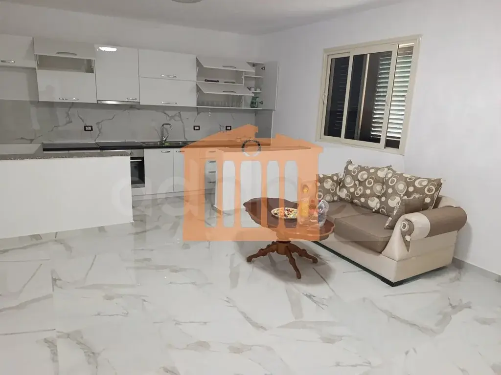 Vilë 450 m²