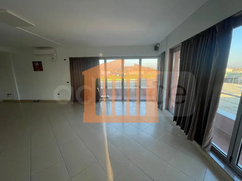 Pasuri të patundshme komerciale 175 m² 3 kati