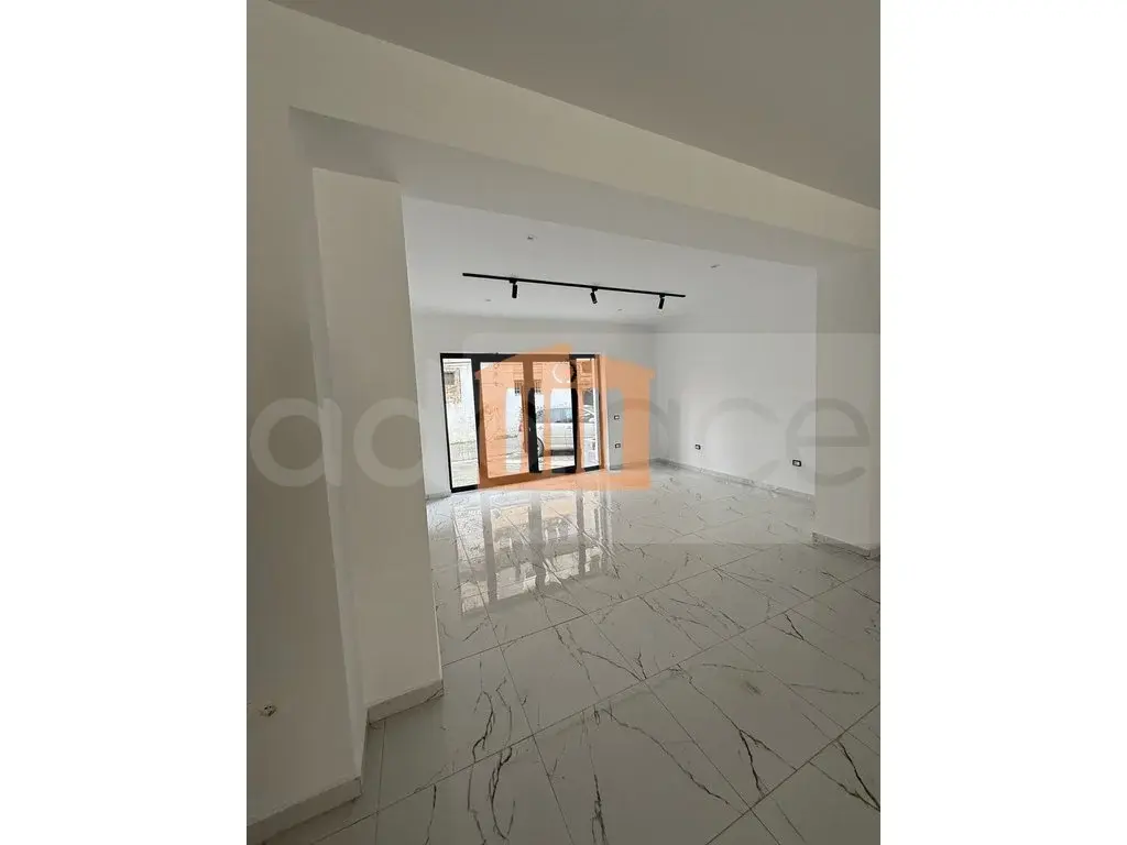 Pasuri të patundshme komerciale 200 m² 2 kati