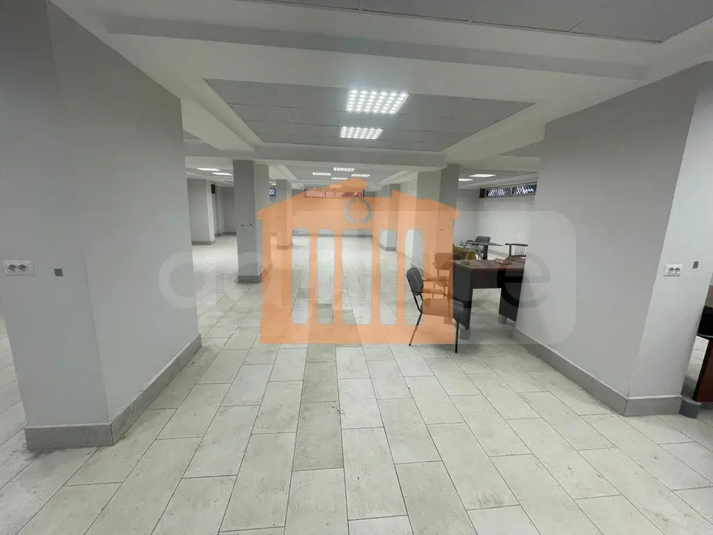 Pasuri të patundshme komerciale 200 m² -1 kati
