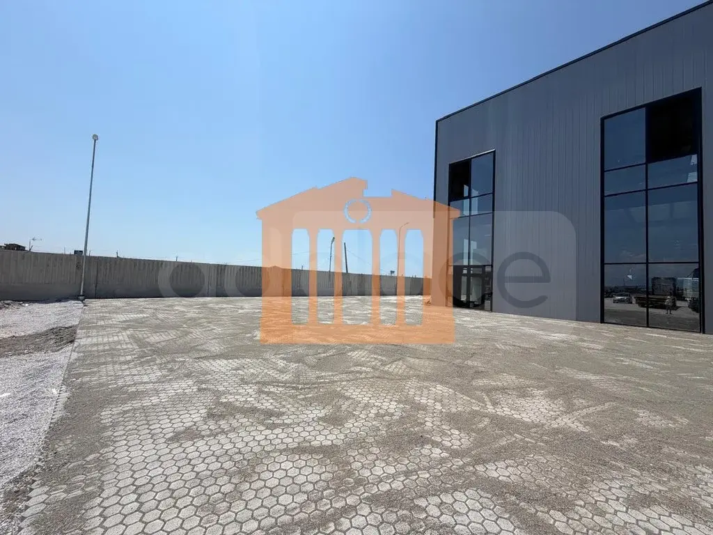 Pasuri të patundshme komerciale 2400 m²