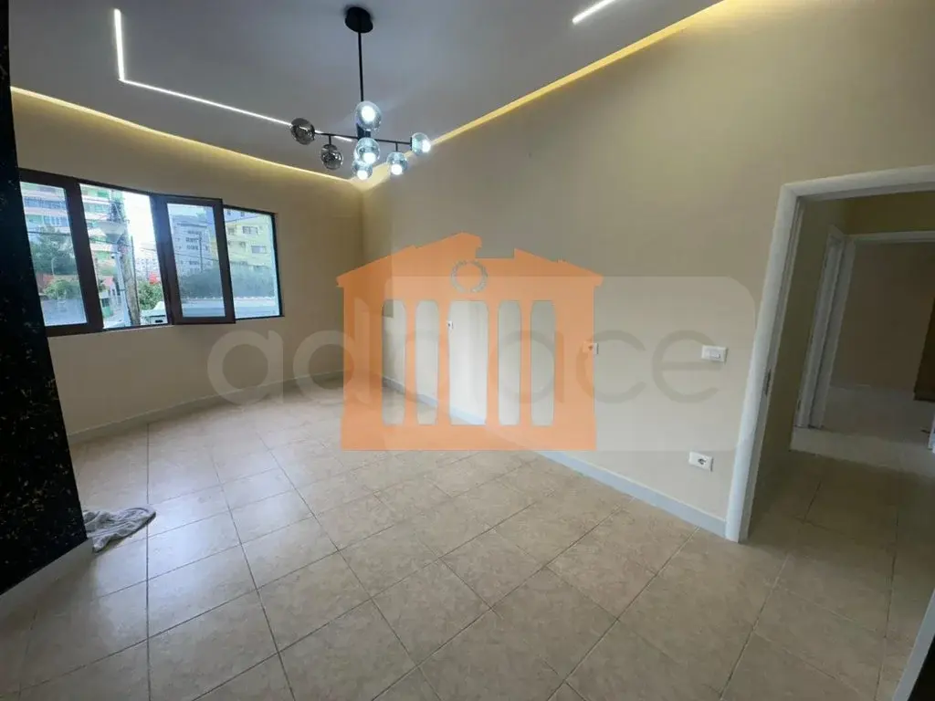 Apartament 1+3 dhoma 92 m² 1 kati