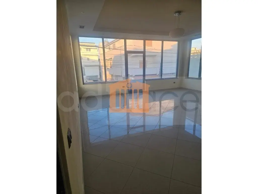 Pasuri të patundshme komerciale 80 m² 2 kati