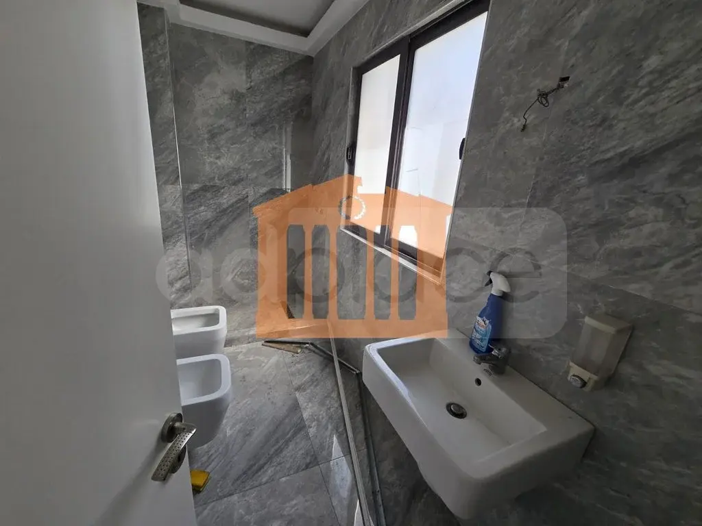 Pasuri të palujtshme komerciale 124 m² 2 kati