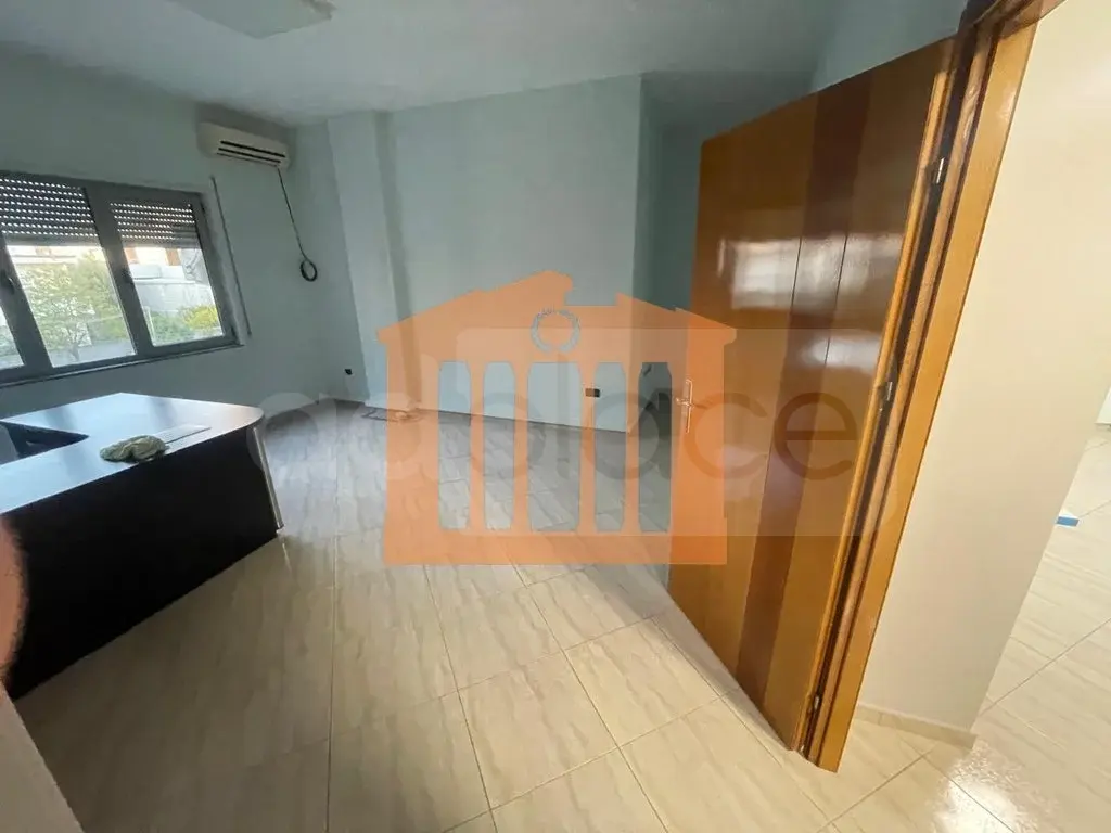 Pasuri të patundshme komerciale 175 m² 1 kati