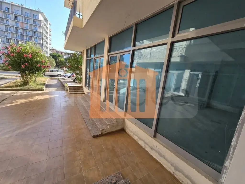 Pasuri të palujtshme komerciale 94 m²
