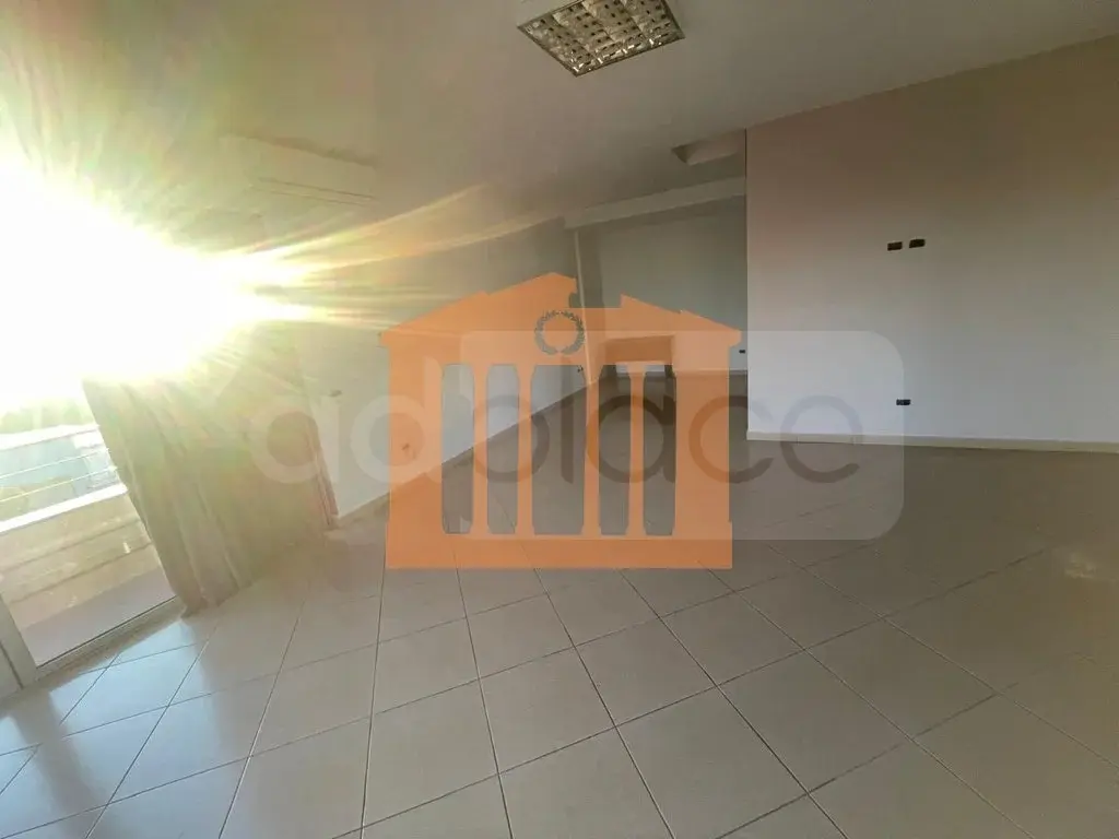 Pasuri të patundshme komerciale 600 m² 1 kati