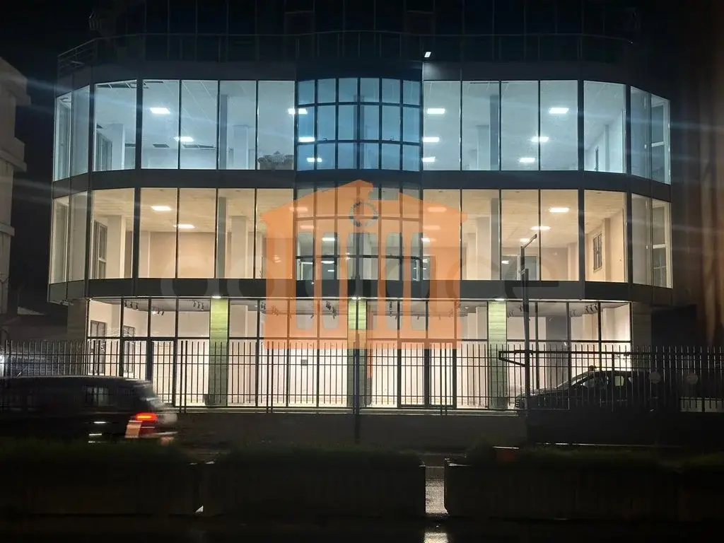 Pasuri të patundshme komerciale 832 m² 1 kati