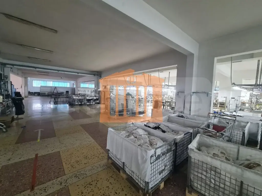 Pasuri të patundshme komerciale 2500 m² 2 kati