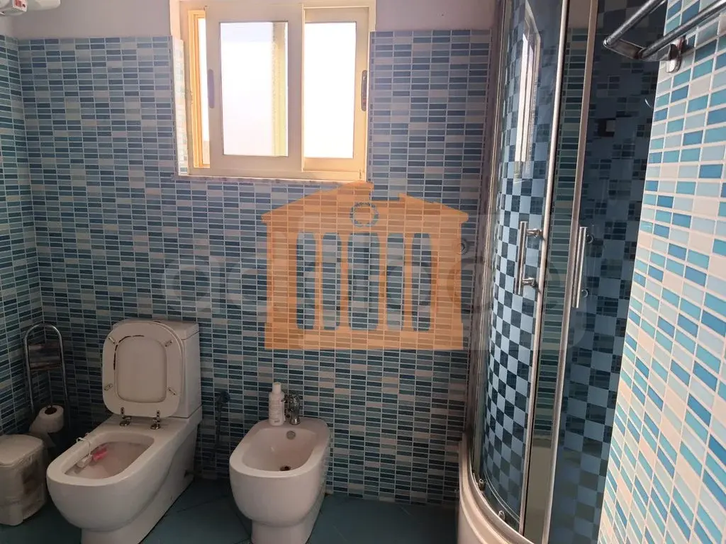 Vilë 450 m²