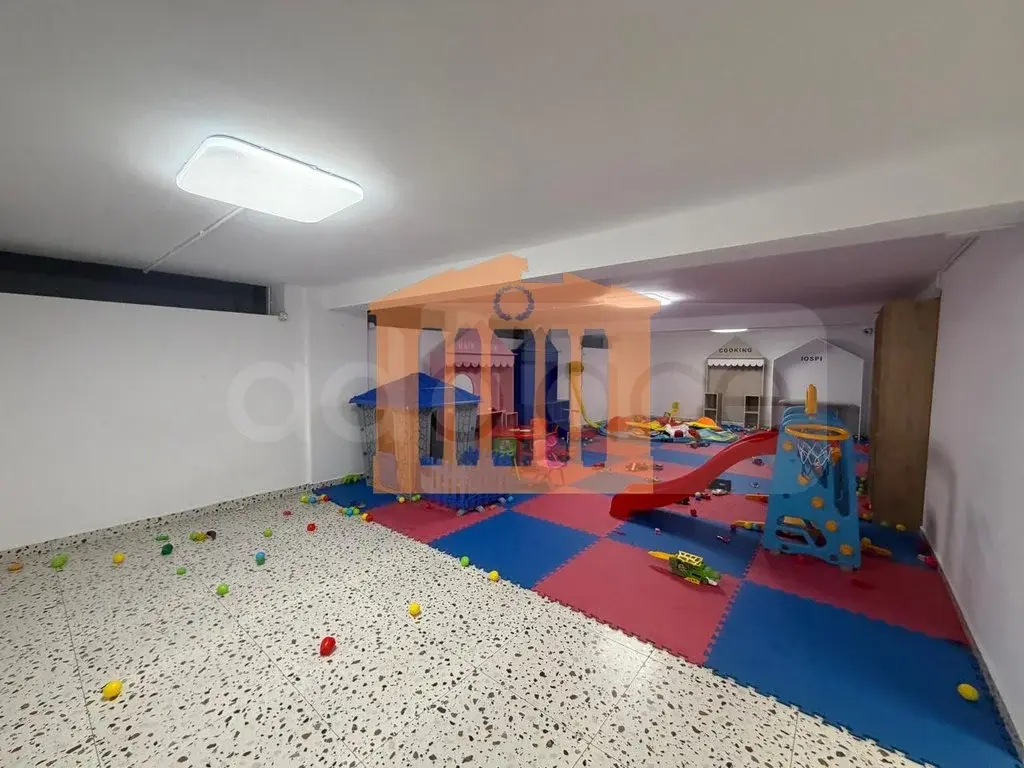 Pasuri të patundshme komerciale 77 m²