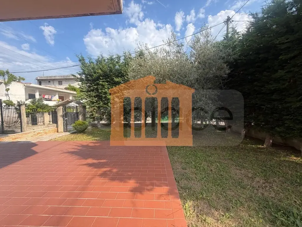 Pasuri të patundshme komerciale 65 m² 1 kati