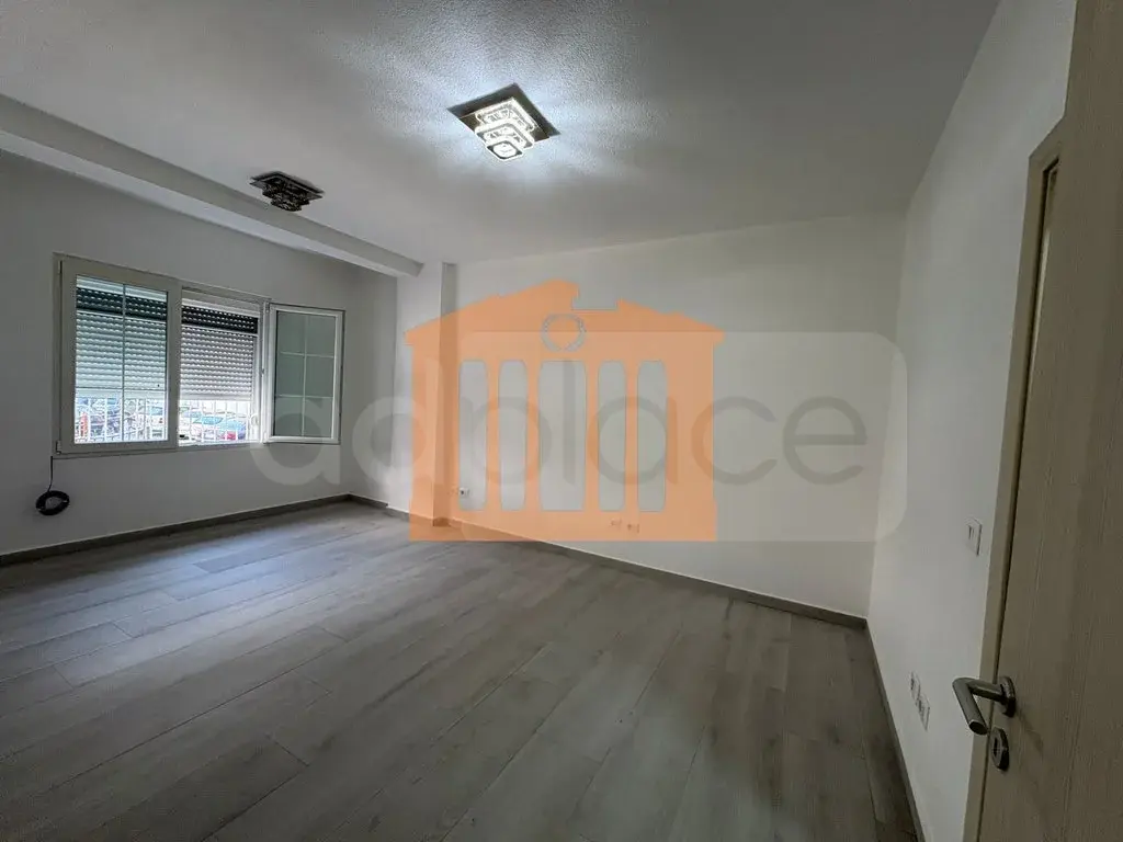 Pasuri të patundshme komerciale 80 m² 1 kati