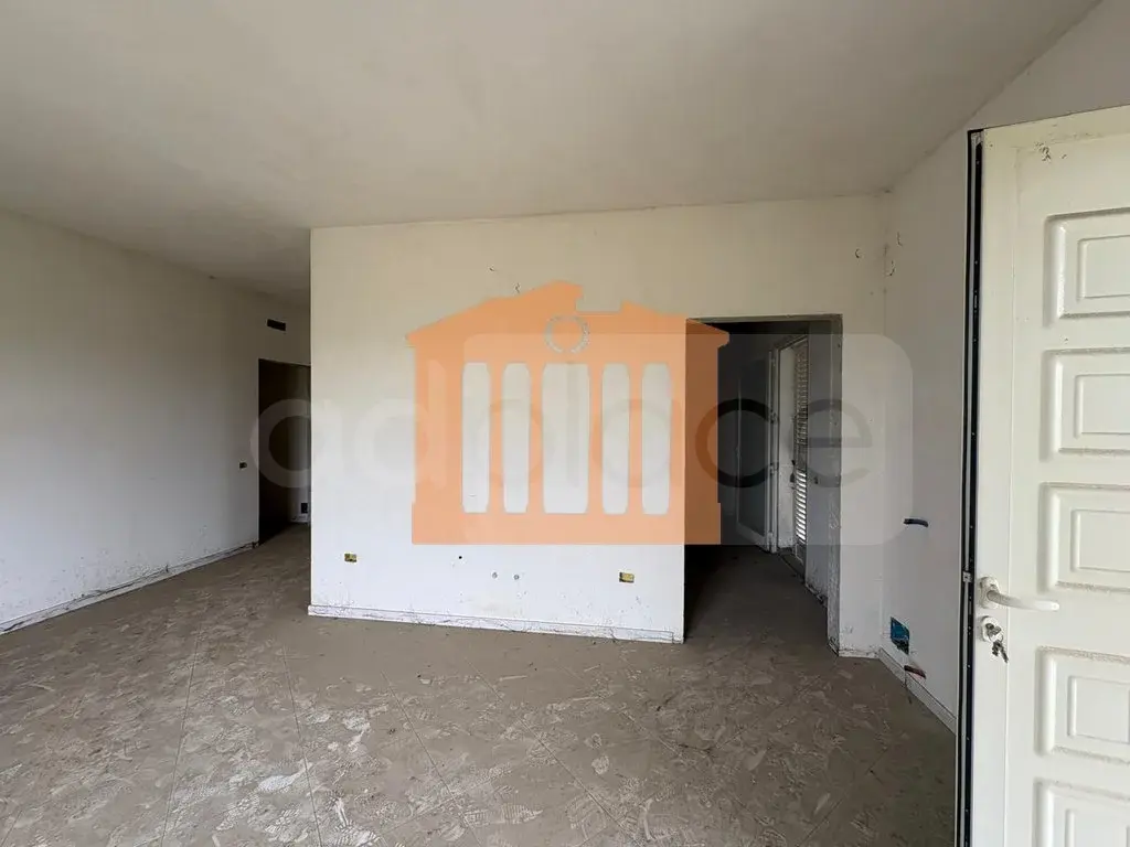 Vilë 325 m²