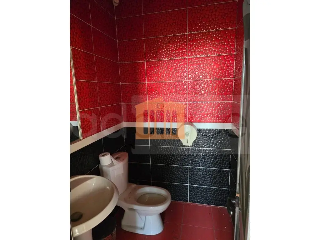 Pasuri të patundshme komerciale 143 m² 2 kati
