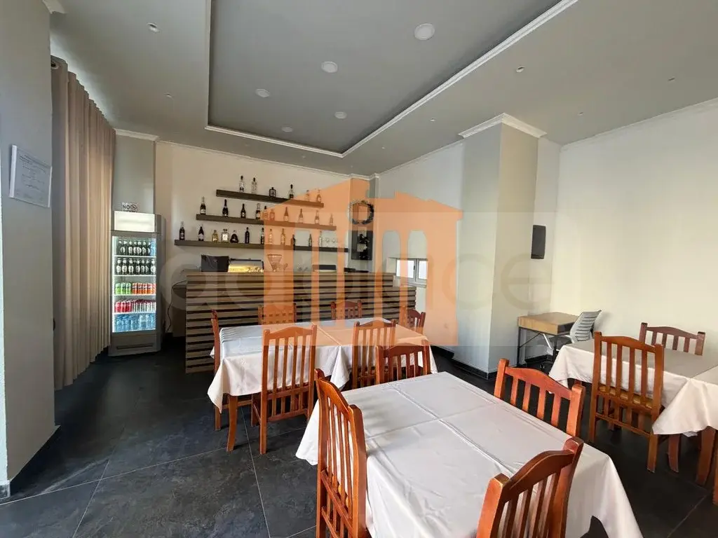 Pasuri të patundshme komerciale 1100 m² 5 kati