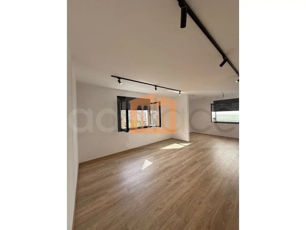 Pasuri të patundshme komerciale 200 m² 2 kati