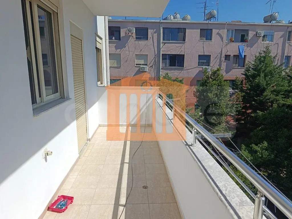 Apartament 1+2 dhoma 80 m² 2 kati