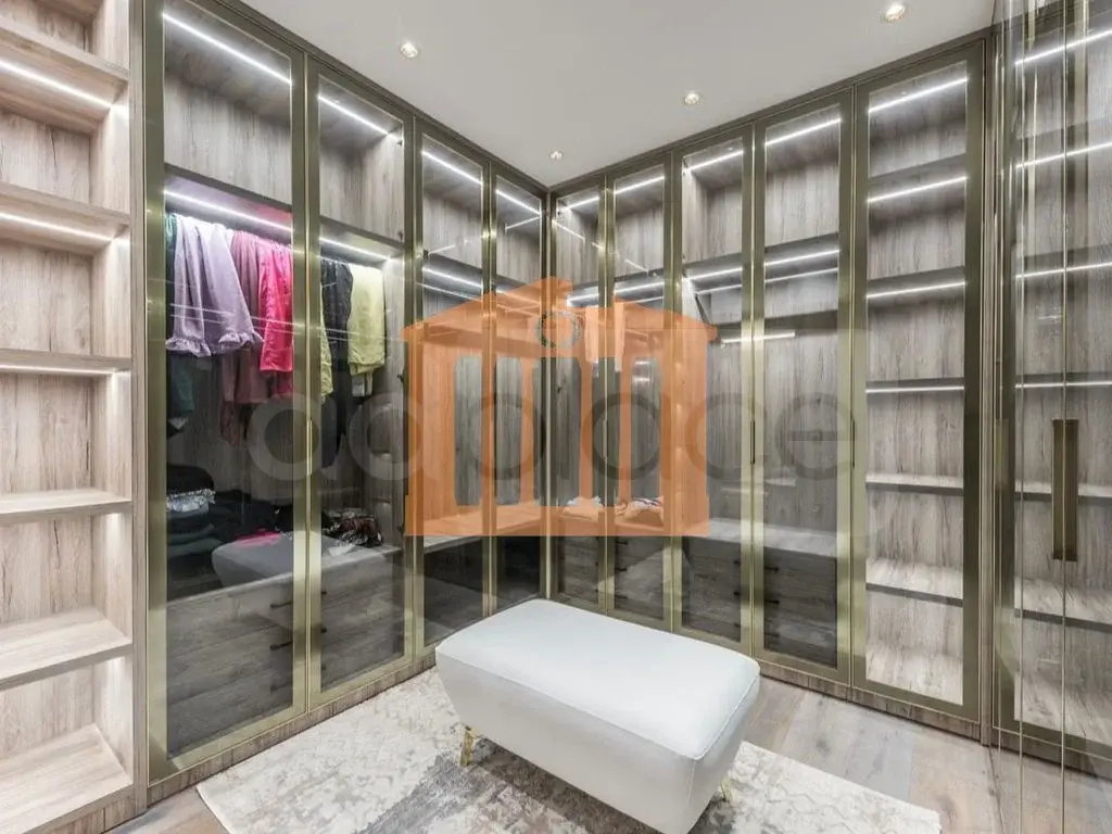 Apartament 1+3 dhoma 210 m² 7 kati