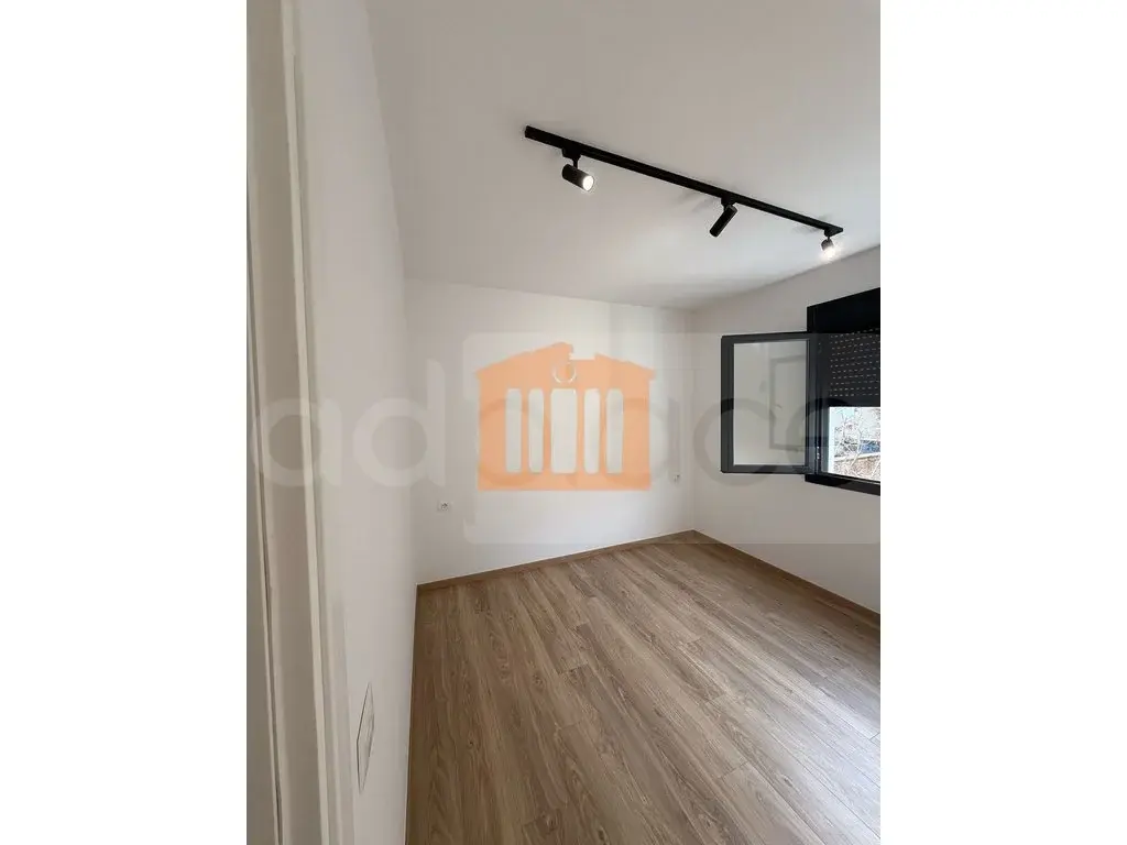 Pasuri të patundshme komerciale 200 m² 2 kati