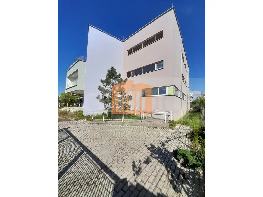 Pasuri të patundshme komerciale 777 m² 1 kati