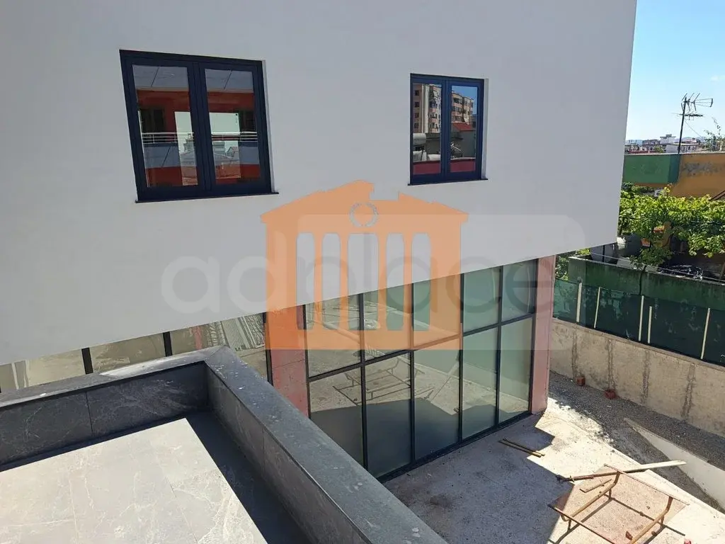 Pasuri të patundshme komerciale 1150 m² 3 kati