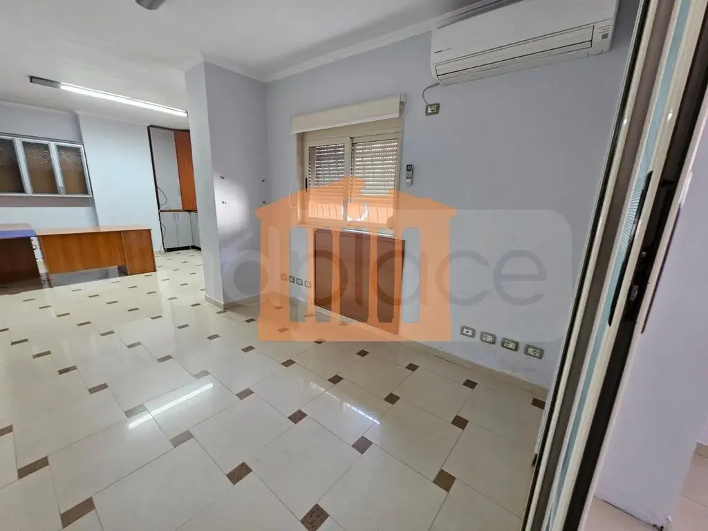 Pasuri të patundshme komerciale 45 m² 2 kati