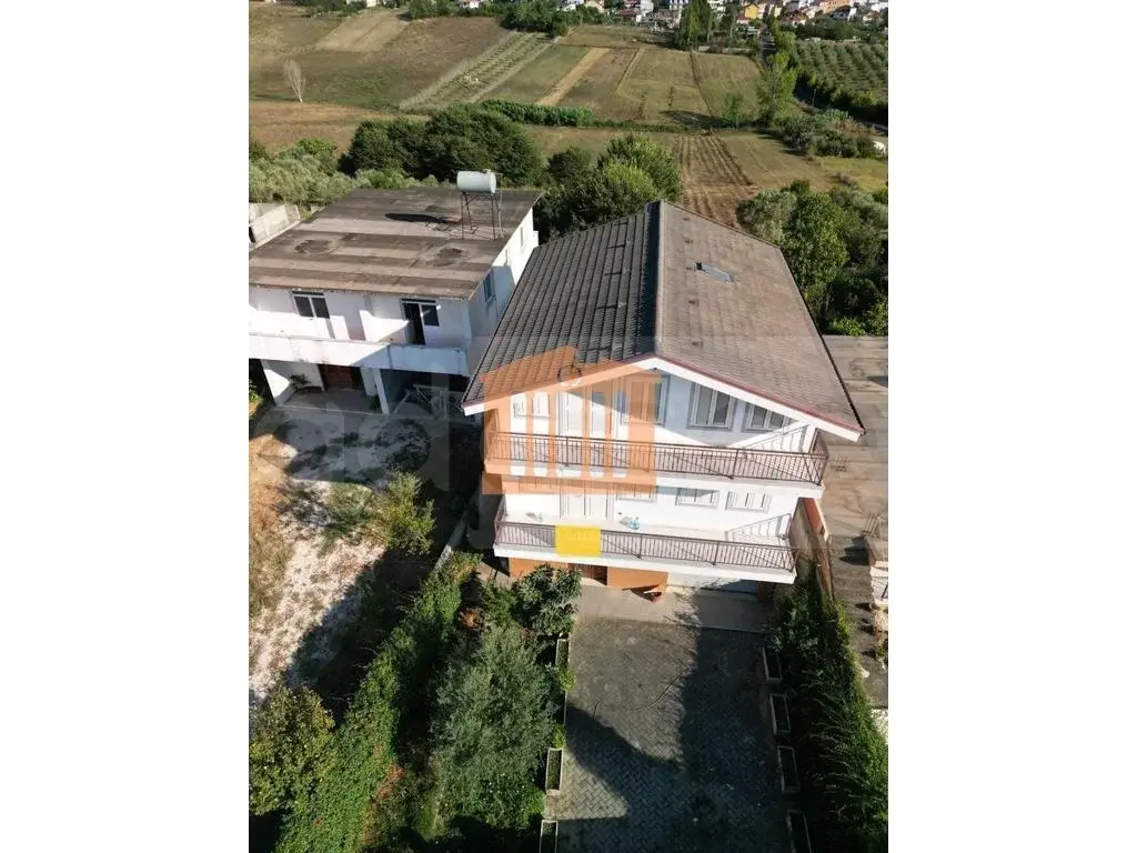 Vilë 240 m² 1 kati