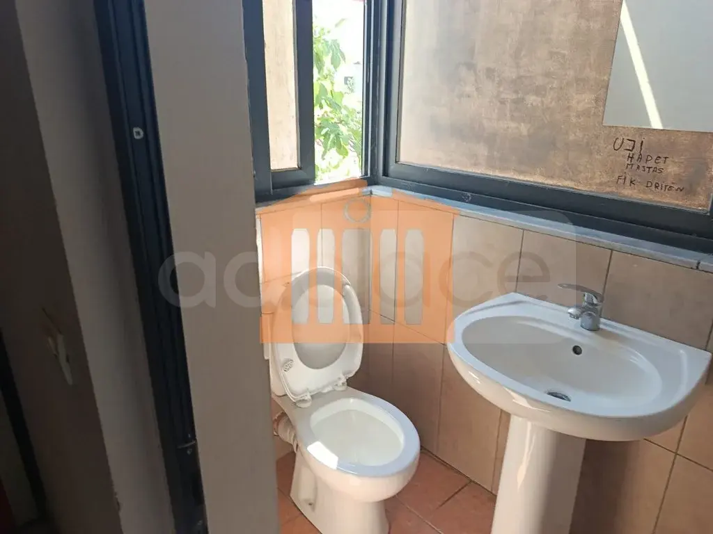 Pasuri të patundshme komerciale 180 m² 2 kati