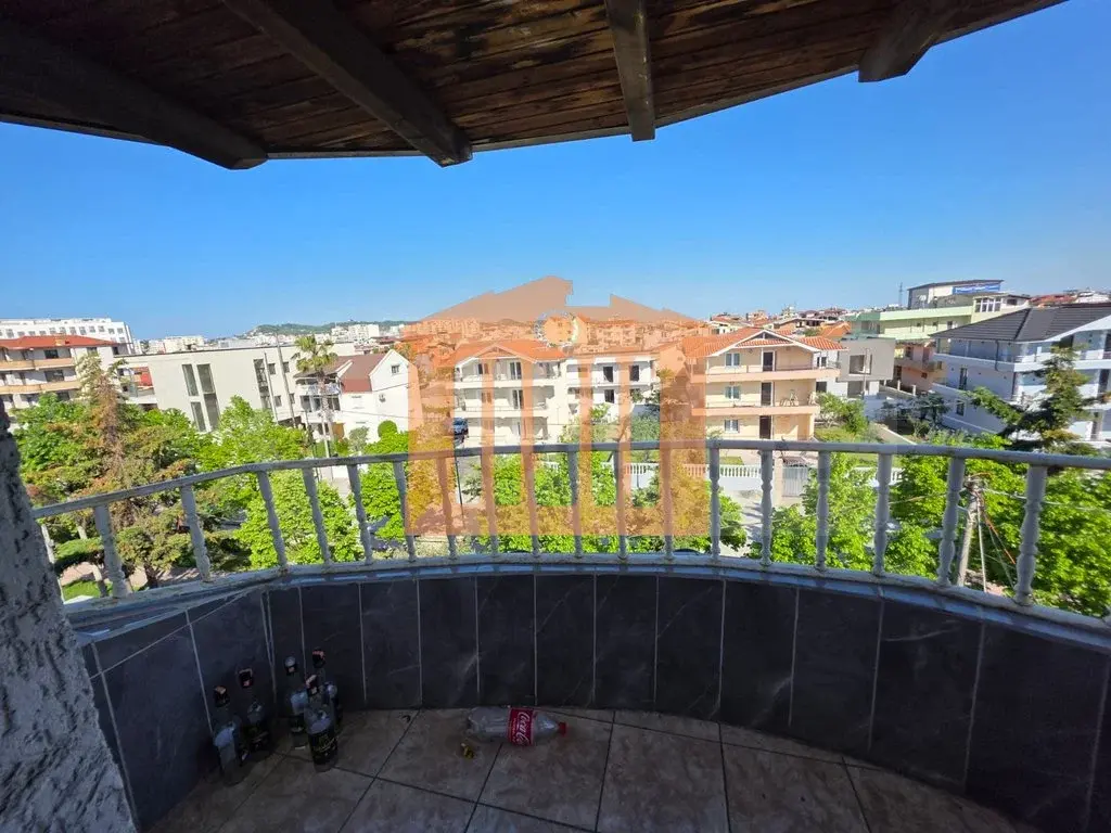 Apartament 1+4 dhoma 231 m²