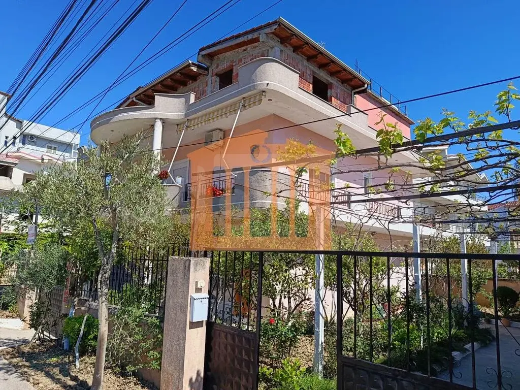 Vilë 480 m² 1, 2, 3 kati