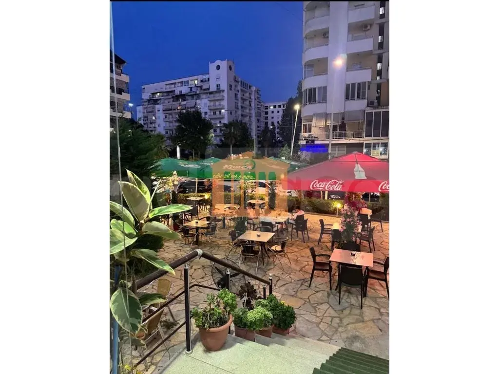 Pasuri të patundshme komerciale 200 m² 1 kati