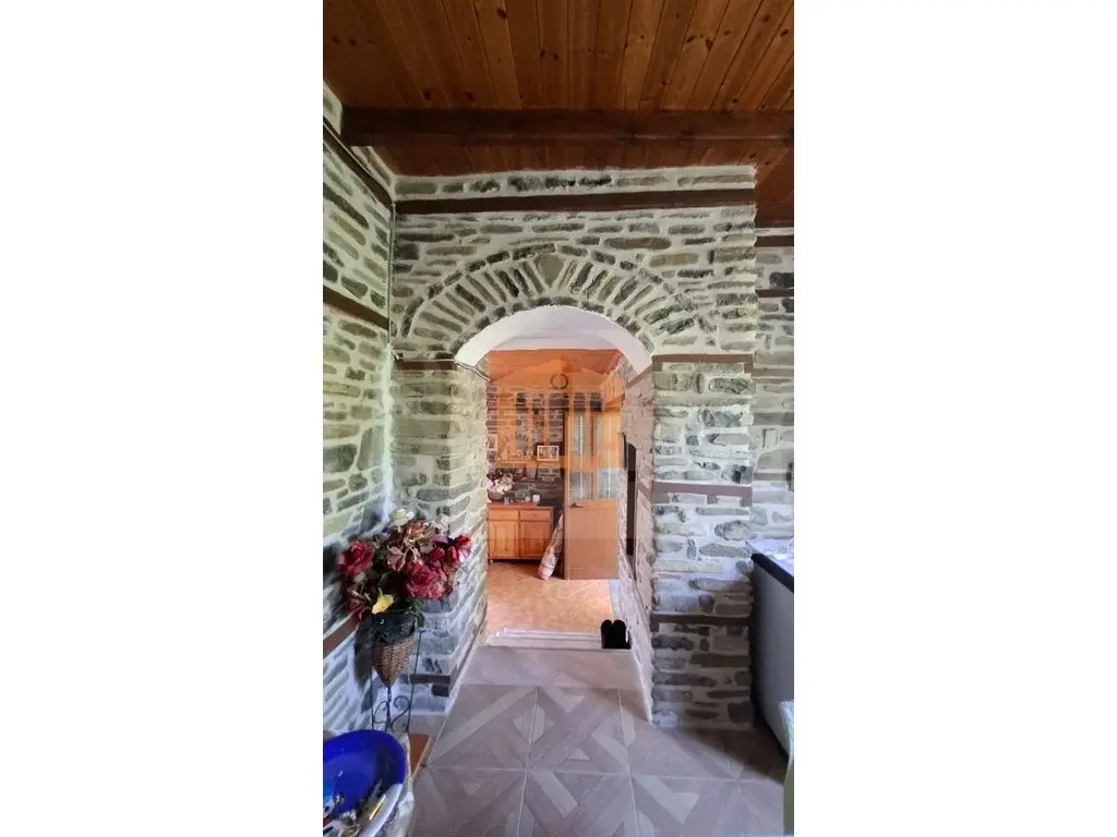 Vilë 930 m² 1 kati