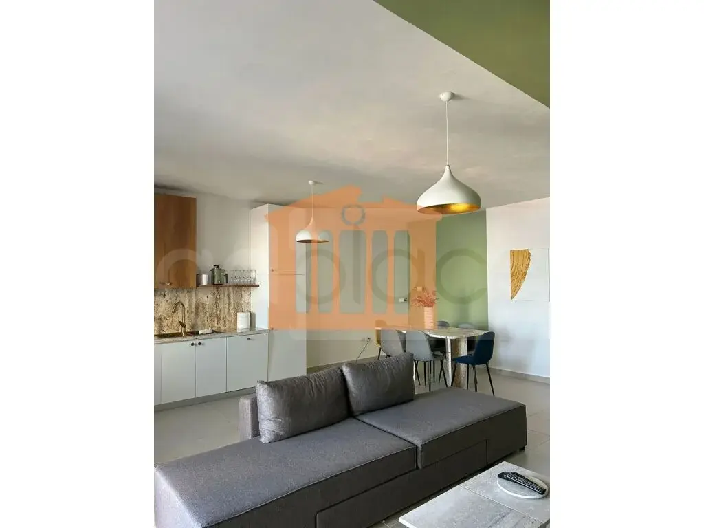 Apartament 1+3 dhoma 140 m² 6 kati