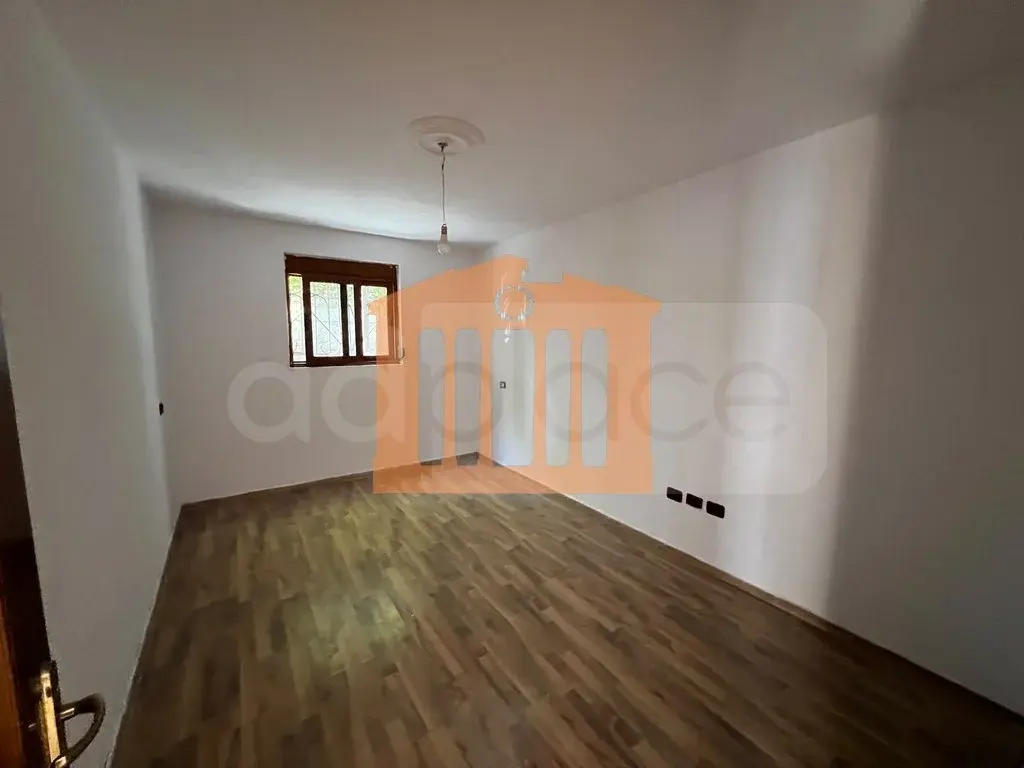 Pasuri të patundshme komerciale 100 m²