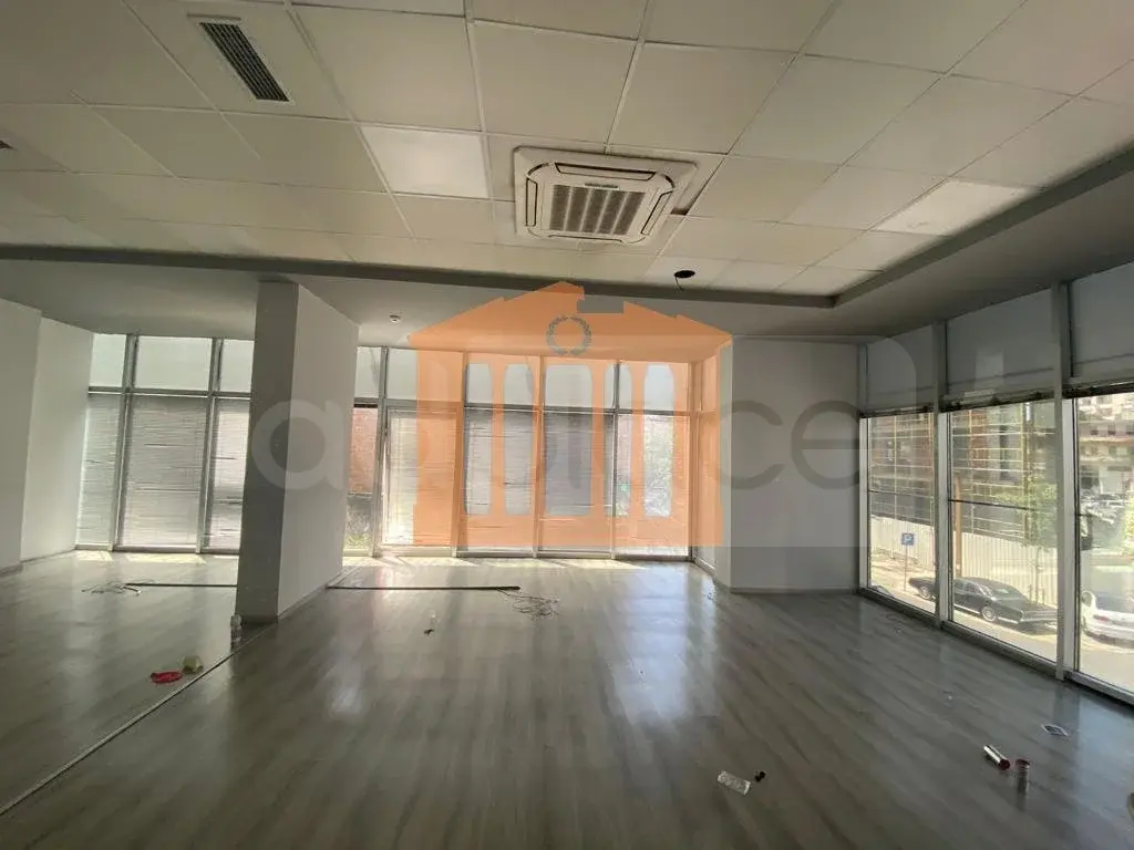 Pasuri të patundshme komerciale 200 m² 2 kati