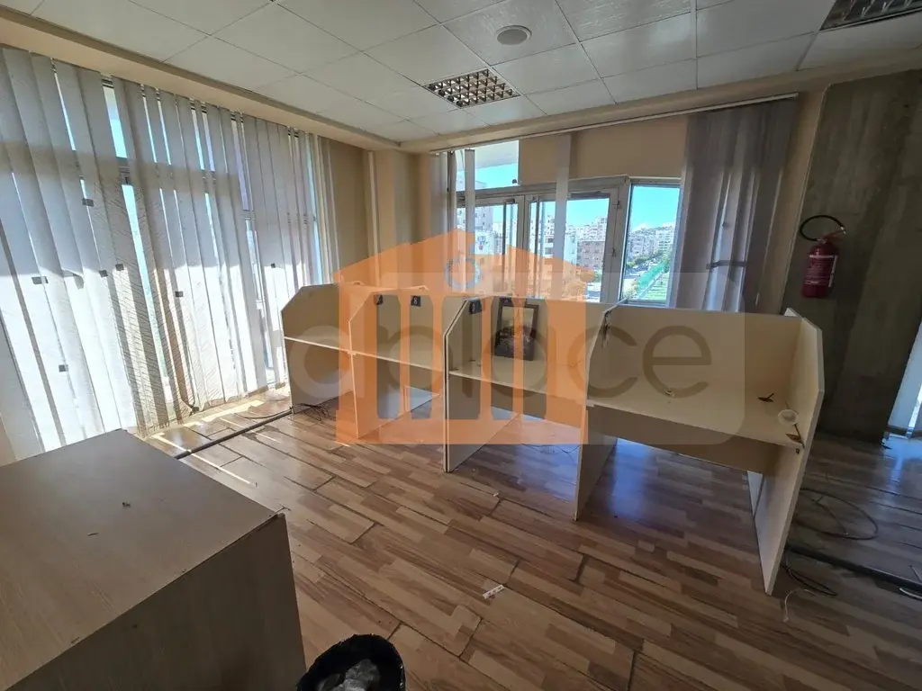 Pasuri të patundshme komerciale 173 m² 3 kati
