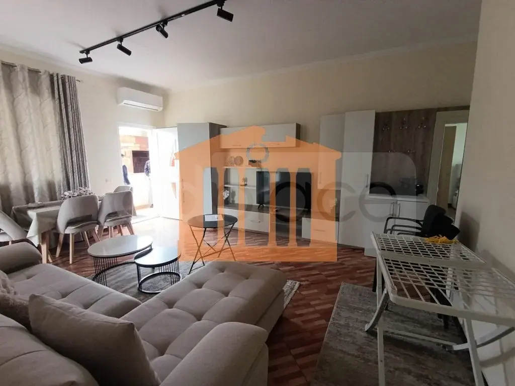 Apartament 1+3 dhoma 100 m² 1 kati