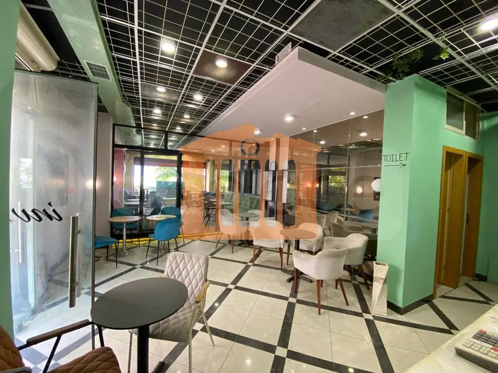 Pasuri të palujtshme komerciale 99 m² 2 kati