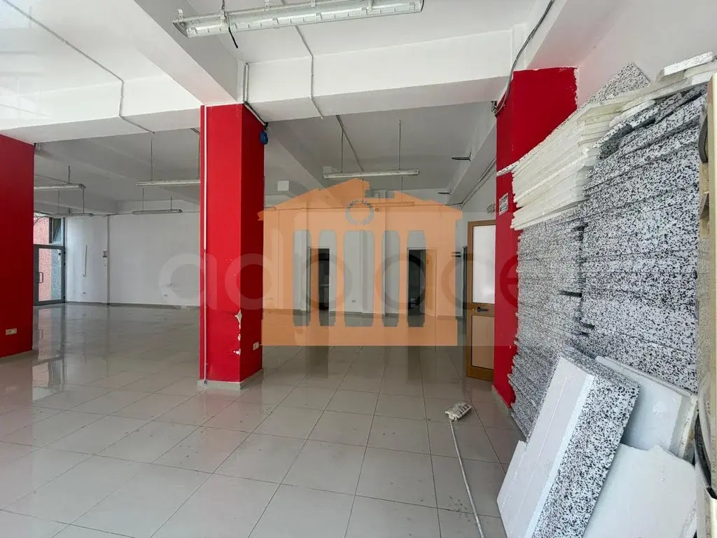 Pasuri të patundshme komerciale 240 m² 1 kati